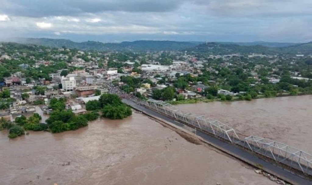 alcanzandohoy's tweet photo. Las inundaciones en el norte de Veracruz marcan un antes y un después para el pronóstico del clima ¿Cómo va a participar la ciencia? Tendremos un servicio meteorológico de última generación? Blog de @berthaliciag "Debemos prevenir".
▶️https://t.co/6SJY2JY6g3 https://t.co/FKu3R7Mebw