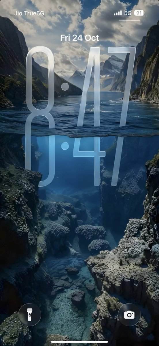 iTannu's tweet image. One of the interesting wallpaper for iOS26