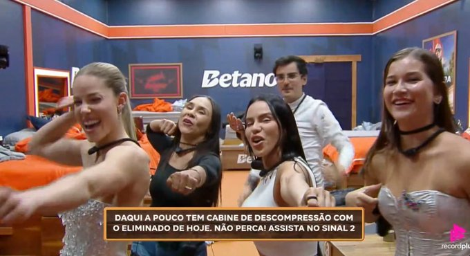 Pedrocomet's tweet image. Grupinho Saory, Duda, Dudu, Yoná e Tamires flechando os embutes!
Vamos eliminar Wallas, Matheus, Carol lekker, Martina mucura, Rayane ex-belo, Maria, Will e Kathy!!!!
#eliminaçãoafazenda