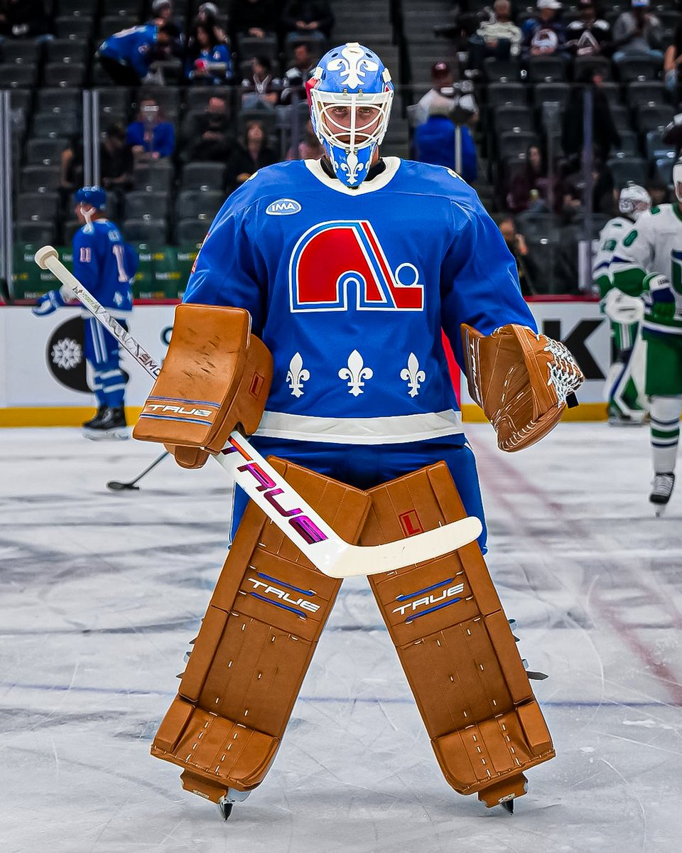 GinoHard_'s tweet photo. Let's take a moment to appreciate the ELITE retro goalie setups in Avs vs Canes 😍🔥 https://t.co/EbfeVDre48
