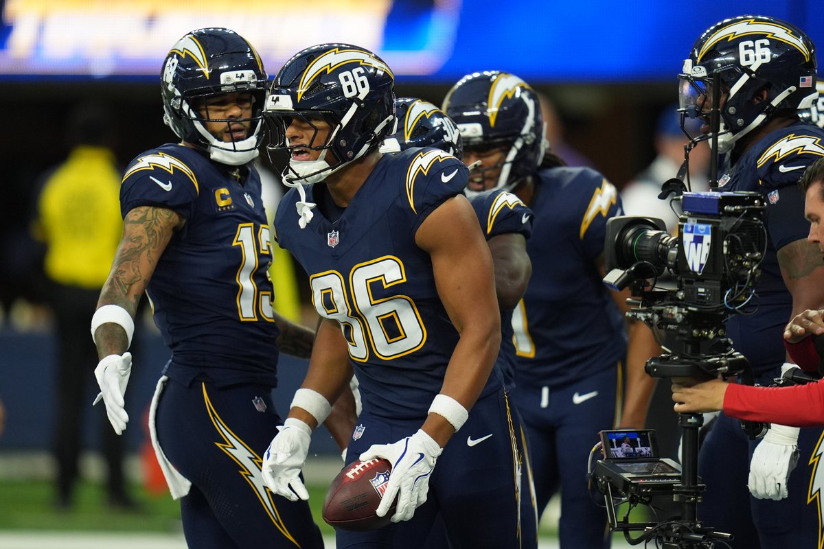 Chargers 5th-round draft pick Oronde Gadsden II the last 3 games 😳

7 rec, 68 yards
7 rec, 164 yards, 1 TD
5 rec, 77 yards, 1 TD 