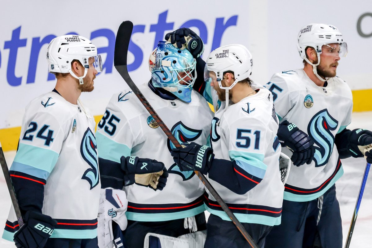 Joey Daccord made 32 saves en route to his first shutout of the season! 🦑

Read more on the <a href="/SeattleKraken/">Seattle Kraken</a>'s shutout victory ➡️ spr.ly/6013AhBLz