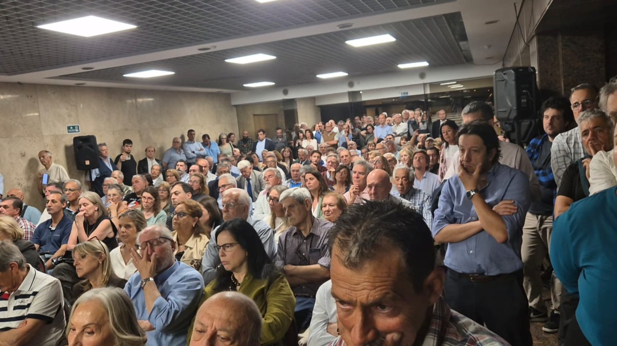 Agradecemos a los expositores, impulsores  organizadores y publico la concurrencia al evento de esta tarde en el Parlamento.
Pudimos hablar y ser escuchados...
Y eso es mucho en los momentos que corren .
Mantengamos el fuego encendido...