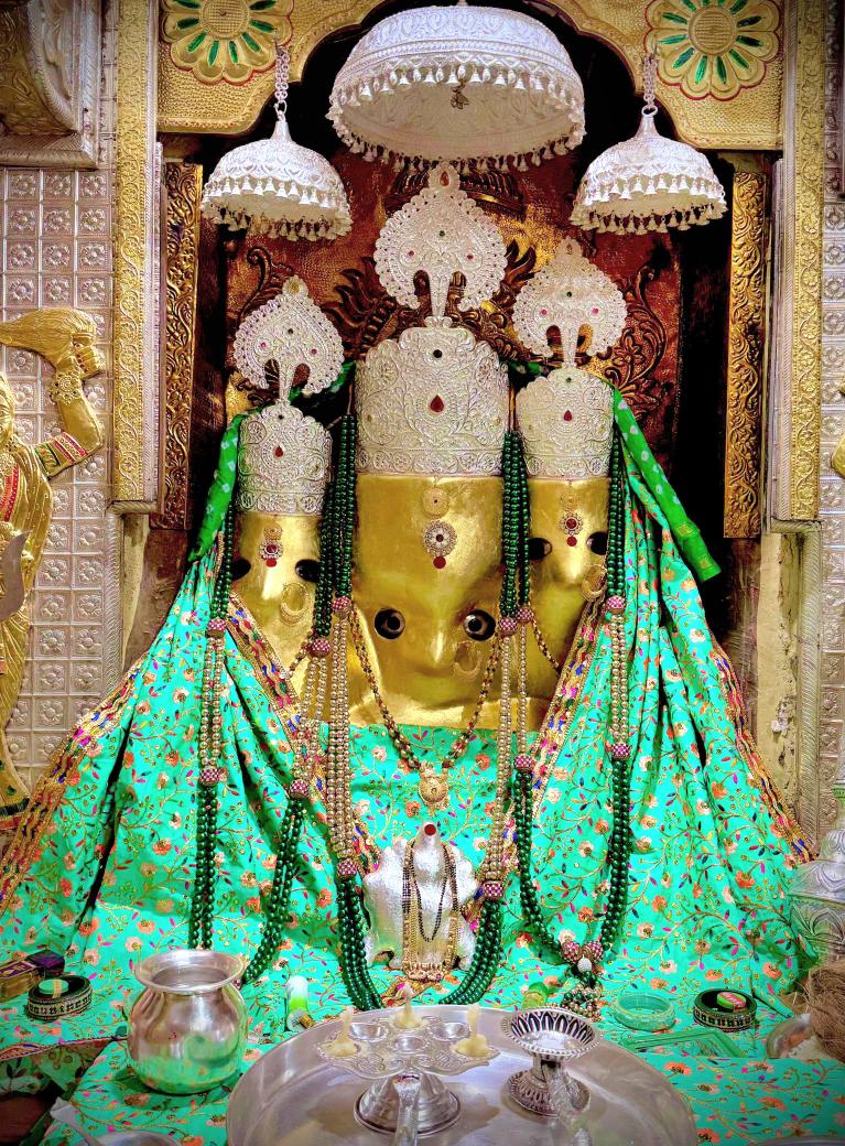 ।। जय माँ बगलामुखी ।।

माँ बगलामुखी, नलखेड़ा के आज के प्रात: दर्शन आपके लिये।

आपका दिन शुभ हो।

अपना ध्यान रखिए!

॥ ॐ ह्लीं बगलामुखी सर्व दुष्टानां वाचं मुखं पदं स्तंम्भय जिव्हां कीलय बुद्धिं विनाशय ह्लीं ॐ स्वाहा ॥ 

👣जय माँ बगलामुखी जी 👣

😊🙏✌️