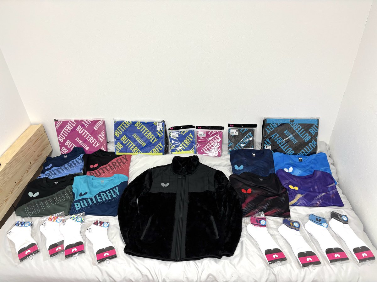 『秋の商品紹介』
選手時代から長年スポンサーをしていただいているButterfly様<a href="/BUTTERFLY_JAPAN/">BUTTERFLY</a> より、秋の新商品を提供していただきました。

こちらは一部になりますが、恒例のTシャツや、タオル、ソックスに加えてこれから寒い時期にかかせないフリースも発売されます！