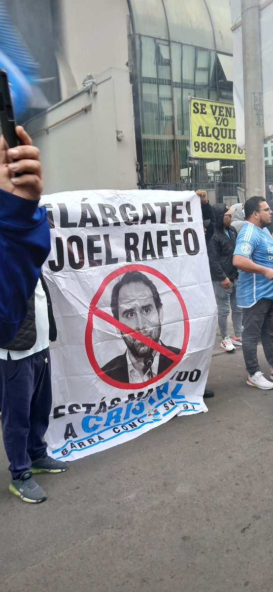 Si caminas con la barra y estás de acuerdo de como se maneja toda esta mrd de la mano con Joel raffo, déjame decirte que también eres participé y cómplice de todo el mal que atraviesa ahora mismo el club.