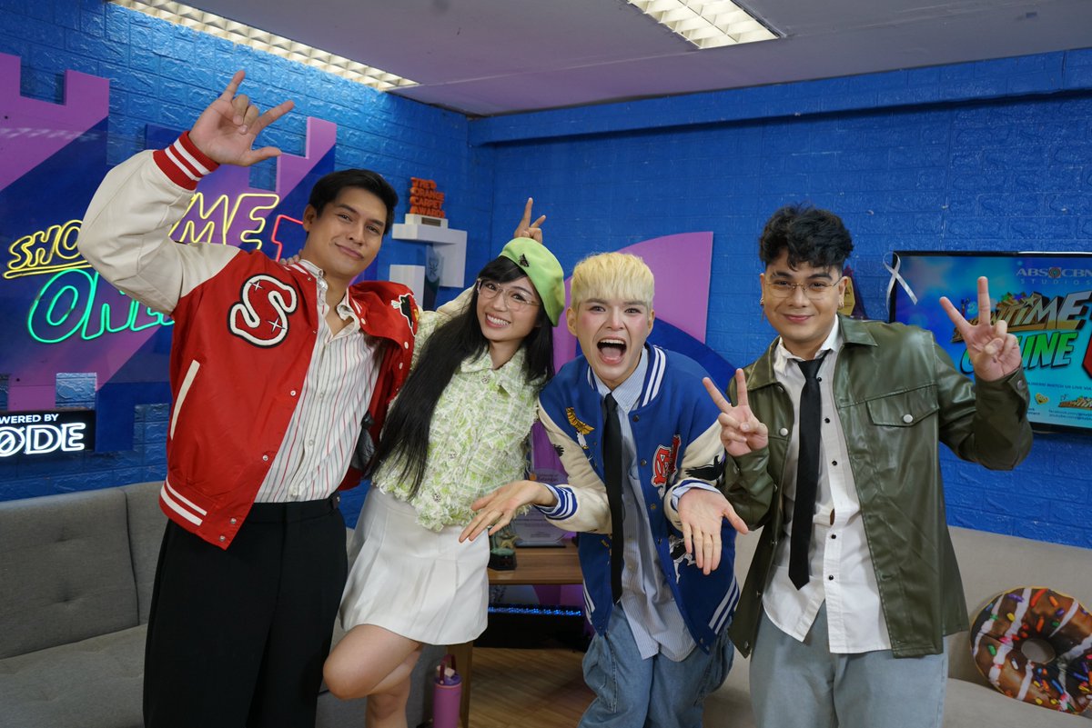 Kasama natin ang SOÜ Squad para sa ating Anniversary! Tara celebrate na sa Showtime Online Ü

#Showtime16
WATCH #ItsShowtime LIVE:
linktr.ee/itsshowtimena