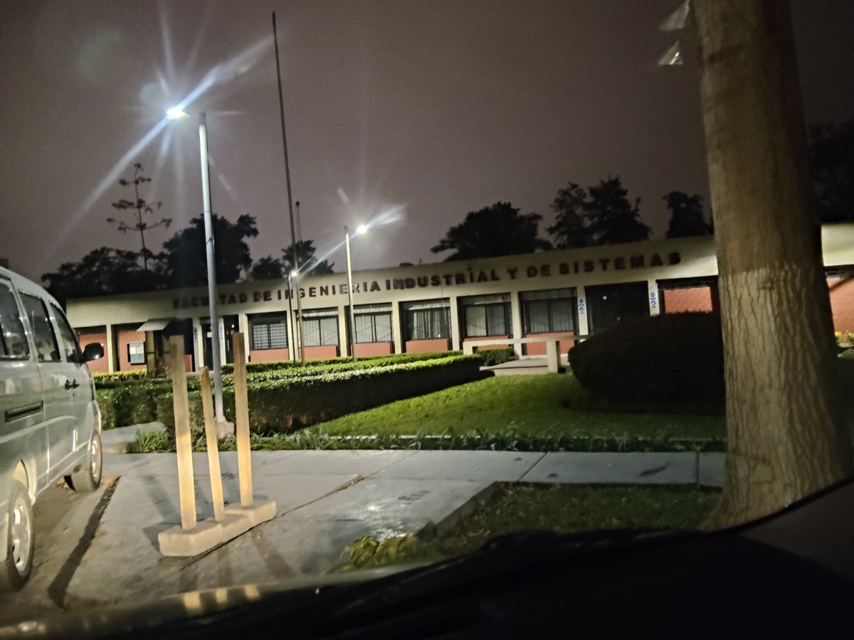 el_wolfy's tweet photo. Ya son 21 años de mi relación estrecha con la facultad de ingeniería de sistemas de la Universidad de Ingeniería la UNI, el 2024 empecé mi maestría y ahora soy docente de la facultad, que sean muchos años más de disfrutar mi pasión por la ingeniería de esta manera. https://t.co/WtqeBCFuz8