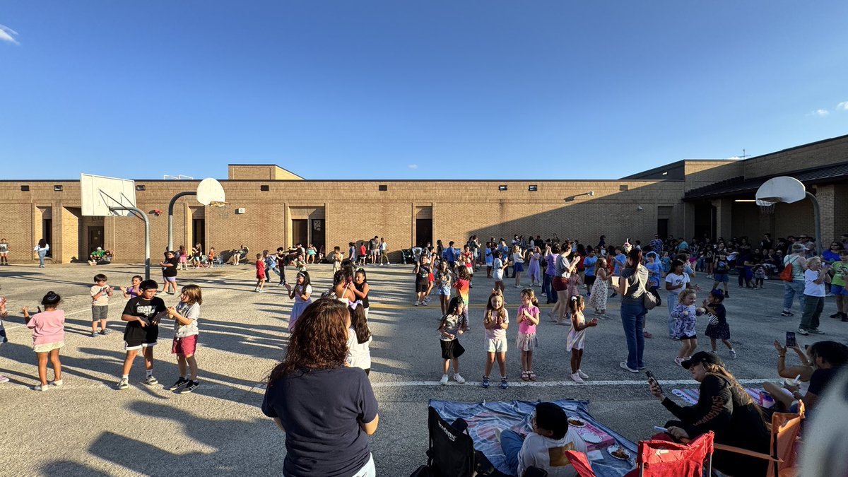 Sarah McDonald tweet media