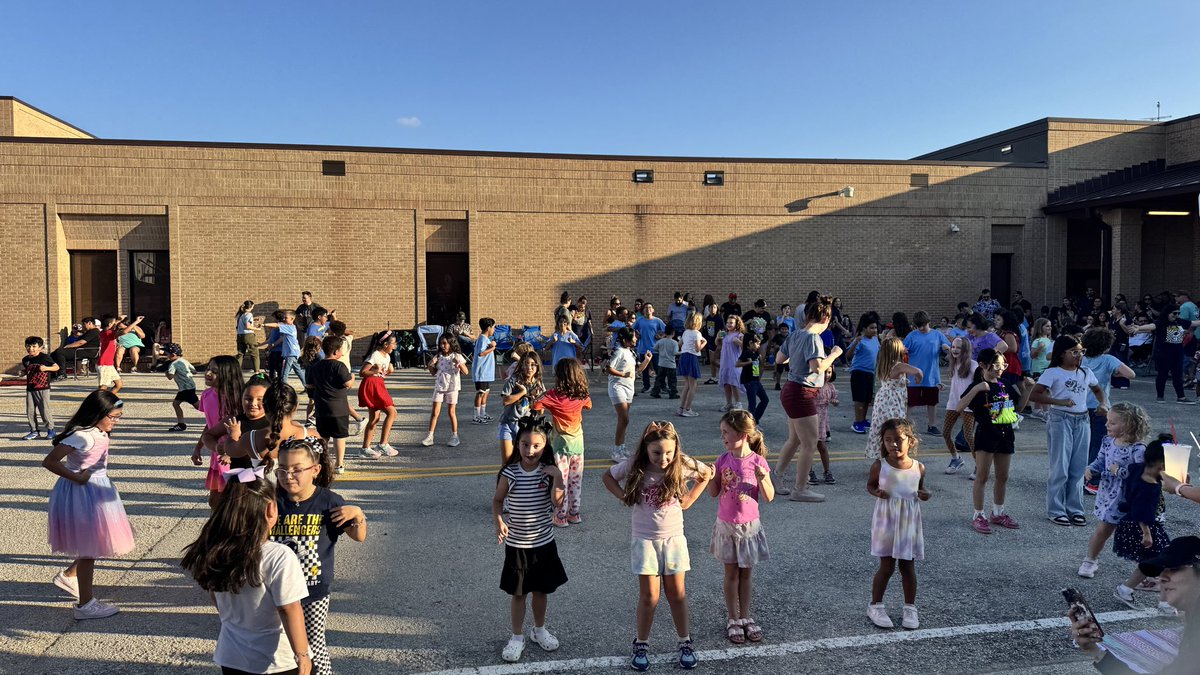 Sarah McDonald tweet media