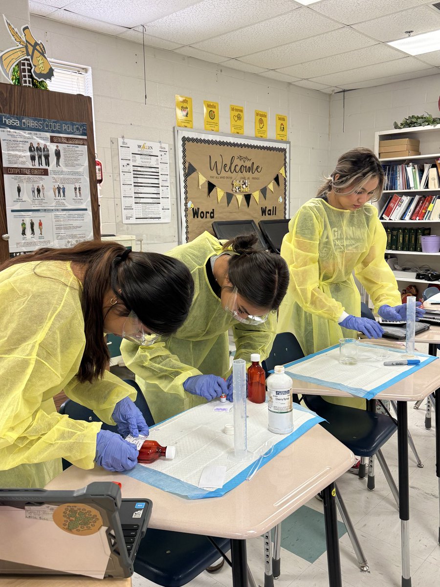 HOSANERD's tweet photo. Rowe pharmacy tech students  working on mixing solutions by making simulated cough syrup..
-#HealthcareProfessionalsInTraining @RoweCTE @McAllenISDCTE https://t.co/WP4CIyTVpT