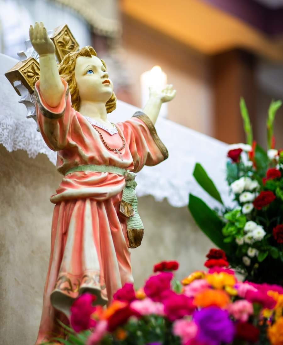 TuFielAmigo's tweet photo. Divino niño Jesús, mi amigo fiel, mi compañero de tribulaciones, no dejes pasar mi vida sin escuchar tu voz, tus consejos y tenerme paciencia para escucharme, consolarme y estar conmigo, abrázame cuando sienta que no pueda más y acompáñame en mis alegrías, te amo pequeño enorme https://t.co/uizRuyIKBE