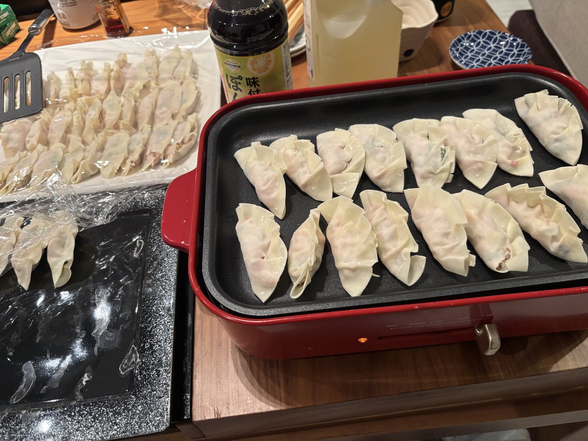 Hitomiobasan's tweet photo. 暴飲暴食の秋 https://t.co/UOI3xQXQZ3