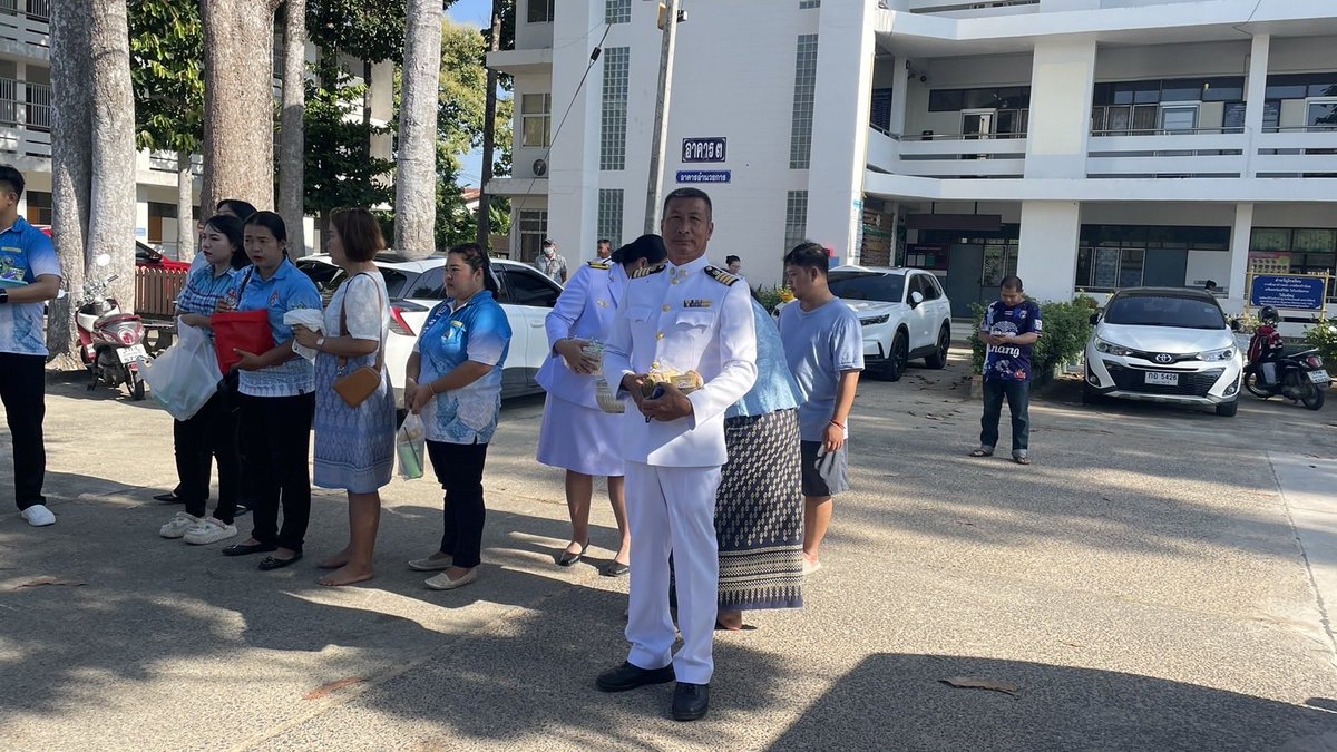 ทำบุญร่วมชาติ ตักบาตรร่วมขัน