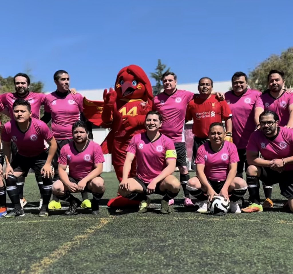 Hoy jugamos con todo el entusiasmo los “Tribuneros” en la Copa Colibrí, organizada por el Gobierno del Estado de México, y con gran trabajo en equipo, ¡ganamos 7–0! 
Una jornada llena de compañerismo, deporte y alegría. 

#CarlosLópezIMM #DiputadoJilotepec #TuVozIMMporta