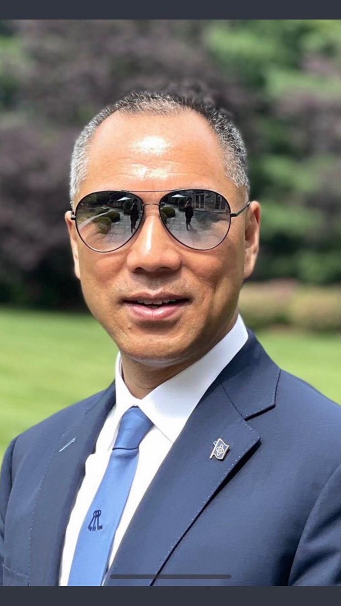 Q_May_007's tweet photo. ☎️2025.10.23 QMAY接听郭先生电话☎️

看到破产案美国司法部与中国司法部之间的合作了吗？连律师都感到震惊。我们在案件中要证明双方存在合作关系，结果对方竟然直接出具了官方证明文件。也能看出他们毫不在乎中美两国人民的尊严。这种做法，早晚会让他们付出惨痛的代价。

不过，也请大家不要太激动，更不要过于天真。中共的势力无处不在，不能低估它的渗透能力。它在全球范围内秀肌肉，展示军事力量，在中东制造动荡，在金融、司法、宗教、媒体等各个领域发动攻势。TikTok、小红书这样的社交平台，完全就是中共发动“超限战”的重要武器，“网络超限战”“心理超限战”“精神超限战”中共做得很成功。中共通过这些平台，对美国社会、尤其是对美国的基督教信仰体系，造成了极为深远的破坏。

这一切都是长期的计划。早在江泽民时代，中共就开始实施“科技兴国”的布局，把包括稀土、互联网技术在内的战略资源都武器化。与其他国家不同的是，中共的制度让它“敢死人”，可以用巨大的牺牲来换取控制力的扩张。

习近平本人极度崇拜斯大林。斯大林曾说过：“如果不靠杀人，一党专政是维持不下去的。”习近平深信这一点，他一波一波地清洗政敌，一家一家地打压，就像斯大林当年那样，把手下的将军几乎都清除了。如今的中国政坛，习近平就是绝对的皇帝，而李强这样的总理不过是摆设，只负责念念稿子、出席仪式罢了。

王岐山当年天真地以为可以与习近平共同推行“终身制”，但最终被习近平清除出局。习近平用的手法简单粗暴：你帮我铺完路，我就让你消失。“伴郎不能入洞房”。

那些在会议前放出“习近平将被颠覆政权”的消息，实际上正是在为他放烟雾弹。这种策略能引诱潜在的反对者跳出来，方便抓捕和清洗。海外媒体对习近平的唱衰声此起彼伏，但结果往往相反。他每次被唱衰，反而借机强化权力，让自己的地位更加稳固，被塑造成一种伟大且不死的象征，最终被彻底神化。

习近平和川普如果真的会面，不会有好结果，严格说不论见或不见，结果都不会好。因为习近平一定会想办法“耍”美国，他要证明自己才是真正敢挑战美国、敢压制美国的世界领导人。他要借此巩固权威，证明自己是唯一敢与美国硬碰硬的“新一代领袖”。在他口中的“新人辈出”，实际上就是“我敢挑战老人、我比老人更狠、我能灭了老人”的意思。

这是一种比黑道还黑的政治逻辑。从另一角度看，这种疯狂恰恰揭示了中共的真实面貌，也让世界逐渐认清它的危险本质。只有美国在一次次挫败中痛定思痛，才会真正明白，中共不是在虚张声势，而是有明确的目标：“灭白灭美”。

过去几个月，这些爆料革命传出来的真相在中国国内疯狂传播，我过去的直播视频被反复转载，播放量飙升到惊人的天文数字。墙内翻墙出来首先看盖特（GETTR），浏览数据也远超以往。越来越多的人正在觉醒，开始认识邪恶中共在全球范围内发动的全面超限战争。