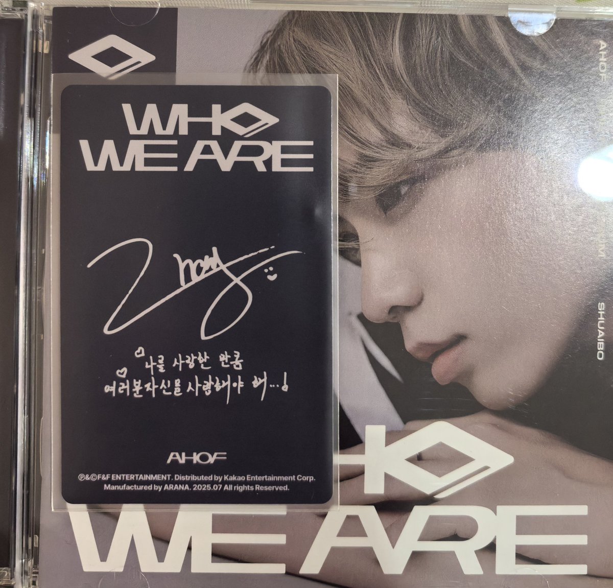 “You must love yourself as much as you love me.”
— Shuaibo

Found this while sorting my AHOF PCs, and it hit me right in the heart. Sometimes the universe sends reminders in the smallest cards. ✨💖

Proud to be supporting the right group! 🫶
#AHOF #2025MAMAVOTE