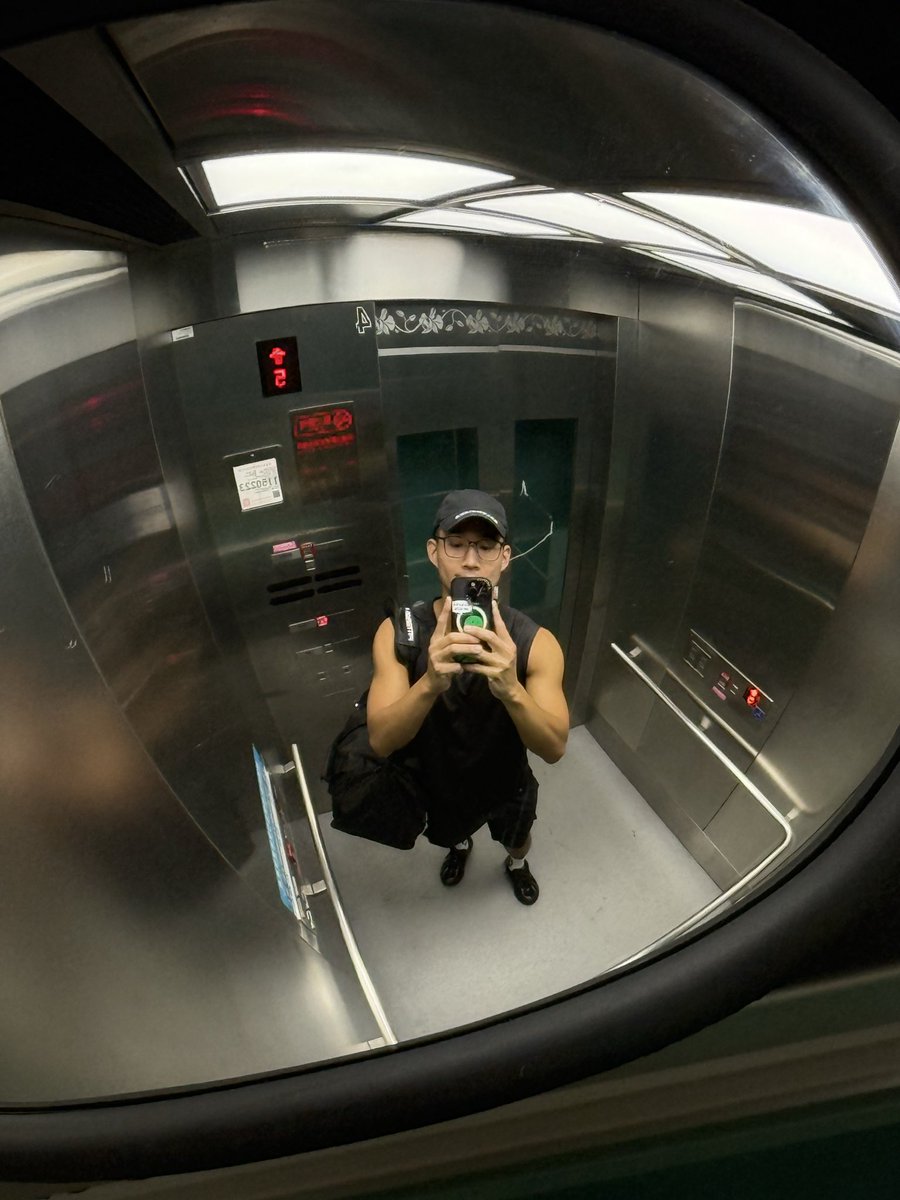 生活總是有一個時刻，會特別低潮
但我想沒關係的，我們這輩子只有3萬天
放在歷史的長河裡面，我們連一顆沙子都不是，我們現在所在意的那些事情，其實都沒這麼重要。

人活到最後終究是一個人走的，生活也不用過得這麼沈重吧