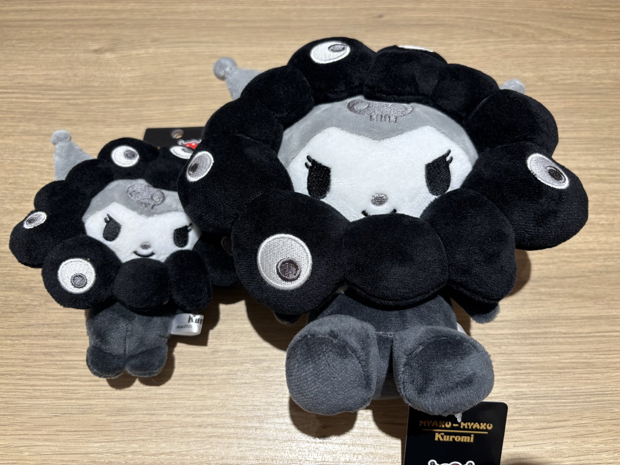 黒ミャクミャク 黒ミャクミャクぬいぐるみ、万博会場内ストア限定で新登場