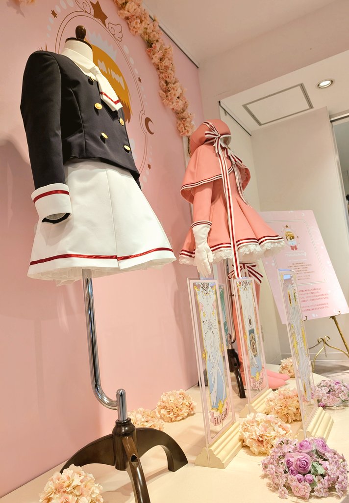 nanorajigon02's tweet image. 新作のオルゴール見たくてまた来てもはや実家 #カードキャプターさくらTaKaRaBaKo
画像で見たらもっとでかいイメージだったけど
手のひらサイズでお部屋のインテリアに良さげ〜(今日はこのあと病院なので下見だけ)
あと展示衣装どうしても下からのアングル撮りたくて、さ…!
#ccsakura