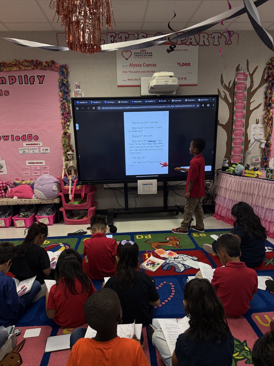 AlyssaCuevas_'s tweet image. Space Rangers proudly lead their peers to excellence with 100% engagement during @Amplify Skills & Knowledge at @hisd_SRE 💫 Two claps and a rockstar 👏🏼👏🏼🤘🏼🎸#SREandBeyond