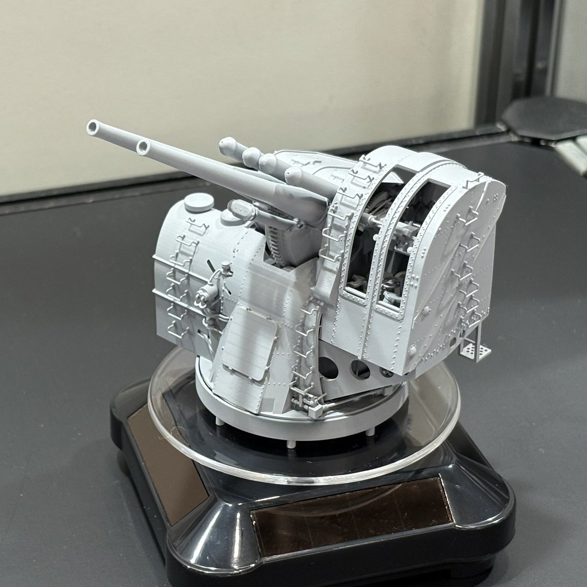 ピットロードブースでは会場発表アイテムが多数登場!1/700でJAMSTECの北極域研究船「みらいⅡ」をキット化します。そして同じく1/700でアメリカ空軍機セット5とロシア空軍機セット3も発表されました。さらに1/48で八九式12.7㎝高角砲をキット化!
#全日本模型ホビーショー 
#全日本模型ホビーショー2025