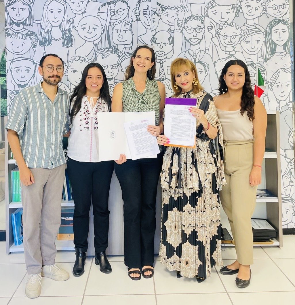 Mexicanos1oJal's tweet image. Gracias a #SIPINNAJalisco por sumarse a este camino juntos, trabajando por los derechos y el bienestar de niñas, niños y adolescentes jaliscienses. #AprenderImporta 

#ConvenioDeColaboración