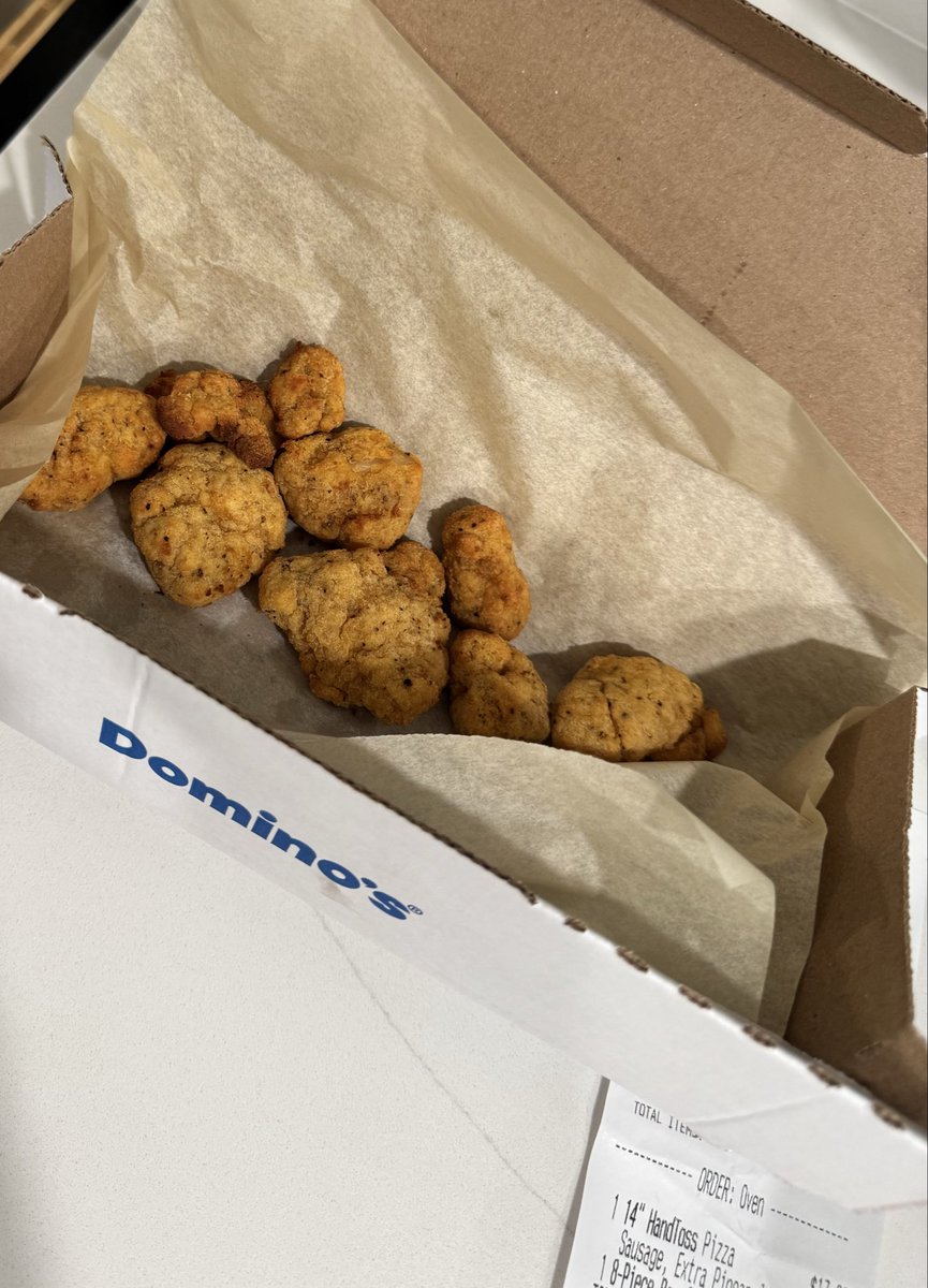 .<a href="/dominos/">Domino's Pizza</a> simple question, does this look like $10 worth of chicken nuggets (boneless wings) to you?
