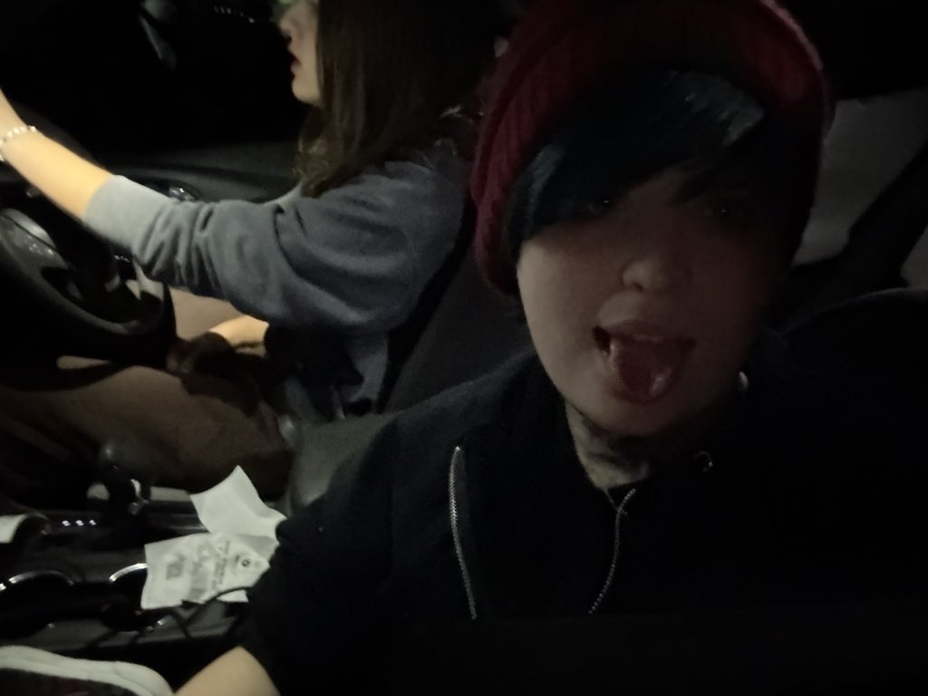 Valentines_Doom's tweet photo. Blurryface in the car with his girlfriend core https://t.co/QuPTtlvy0N