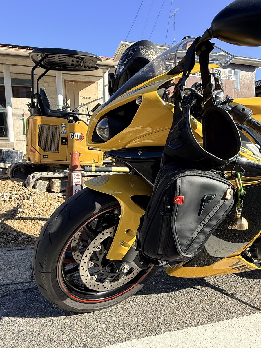 akiemon_r3's tweet image. ちょっと現場仕事という名の棟梁の応援だけしたら頃合い見てでっぱつしますの🏍
暑い☀️☀️☀️明後日にはきっと寒い寒い言ってるの😇