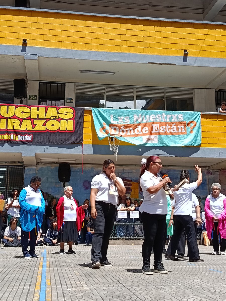 Un clamor de 23 años, una madre, muchas madres. 25 trascendieron esperando Verdad y el cuerpo de su hijo/a, esposo, nieto. Mujeres Caminando por la Verdad, un ejemplo de fe y amor por la vida en esta indolente Medellín.