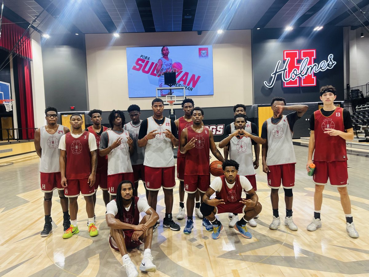 Holmes Men’s Basketball 🏀 tweet media
