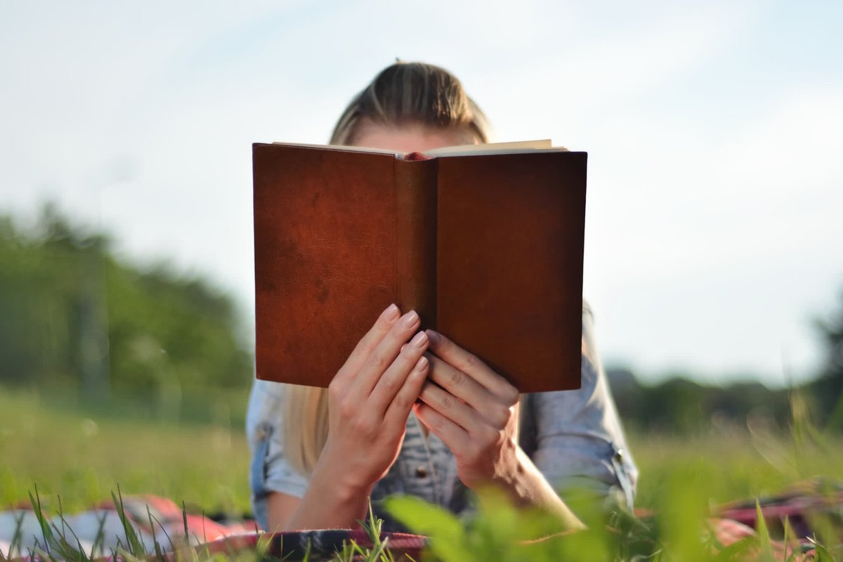 "Horsemanship and writing have a lot in common—the more you know, the better you can hone your craft." 

I Read 100 Horse Books, Here Is What Makes a Good One 
link.horsenetwork.com/4qaJ3Dr