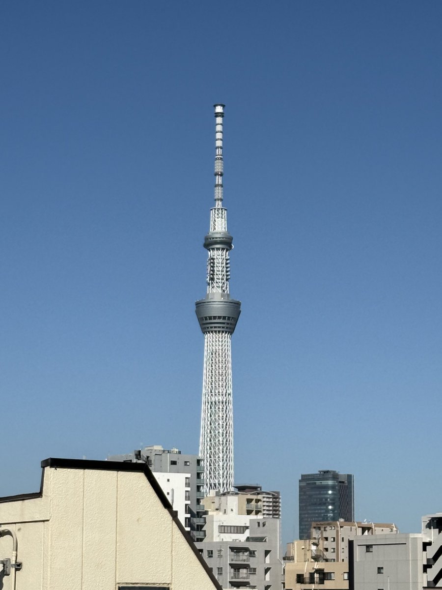 快晴！秋晴れの東京 #亀戸 です。陽射しがあるので日中は25℃まで上がる予報です。夕刻は気温が下がるようなので長袖で作業します。

今日もエアコン工事からスタート。 その後は照明工事と続きます。 連日いろいろな相談を受けてますが私は殆ど現場(お客様の所)なので即答での回答は出来かねます。