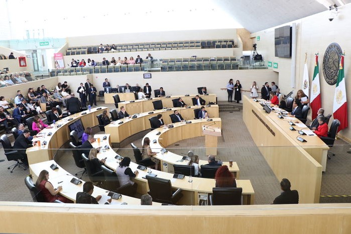 🗳️#TomaNota Morena presenta segunda iniciativa para despenalizar el aborto voluntario en Guanajuato

La propuesta de Morena incluye no solo reformas al Código Penal local, sino también a la Constitución Política del Estado.

👉 adninformativo.mx/morena-present…