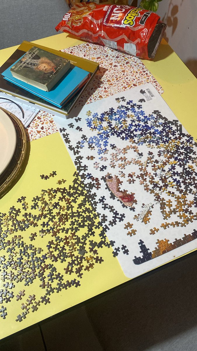 fruwill's tweet image. relaxando a mente montando o quebra cabeça da lady gaga