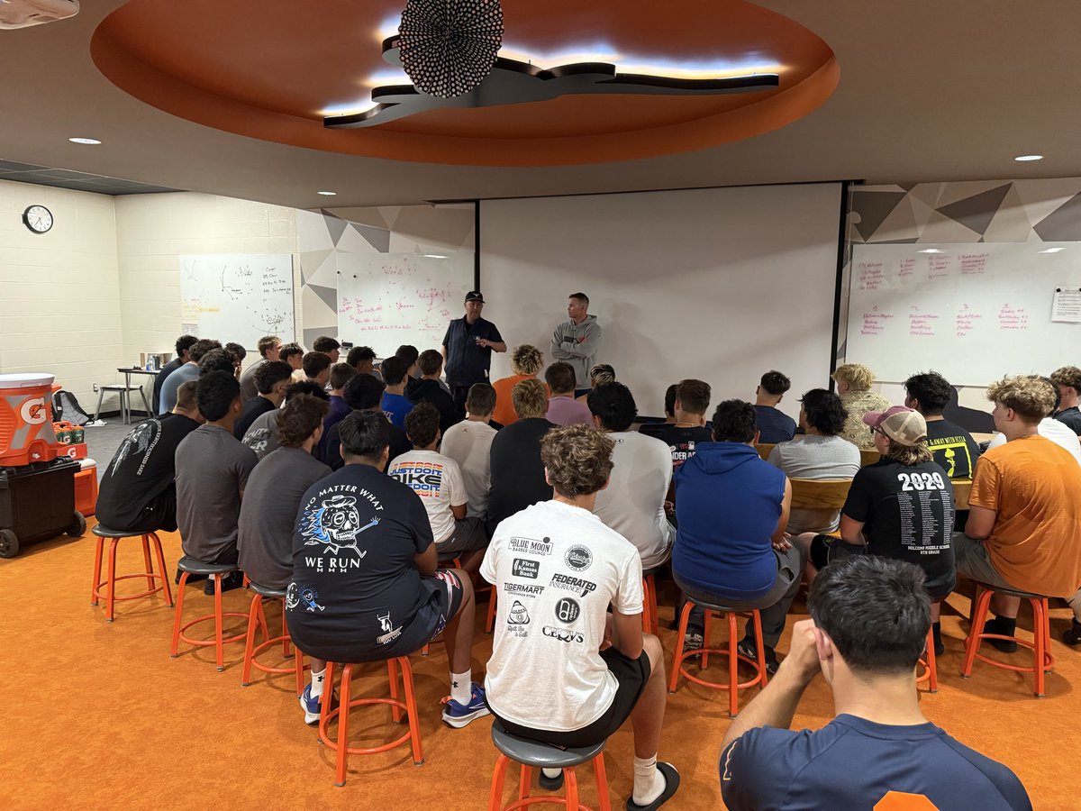 Major League Baseball umpire Todd Tichenor as well as Holcomb FB Alumni stud Kaden Tichenor (also in the minor leagues working through his umpiring career) was in as our guest speaker this afternoon! Both provided great messages to our kids! Thanks for coming in!🤘🏻🔥⬛️🟧🏈