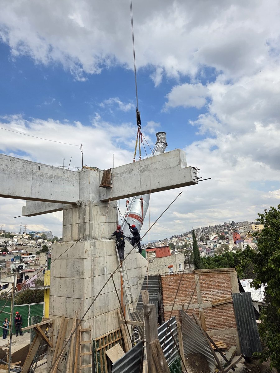 SEMOV_Edomex's tweet image. 💥 ¡Más progreso en la Línea 3 del #Mexicable!
✅ Montaje del poste 8B de potencia
✅ Instalación del poste 15A en la Estación 8
📊 ¡Ya alcanzamos el 32% de postes montados!
Seguimos construyendo movilidad y justicia social. 🚠✨ #ElPoderDeServir