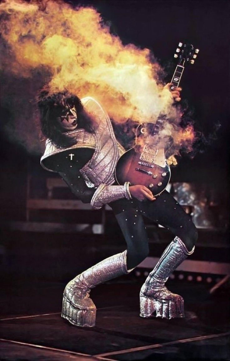 Rest in peace Ace Frehley. You inspired legions of kids in the 70’s to pick up a guitar for the first time. My deepest condolences to his family, friends, band mates, and countless fans around the world. 🙏 #kissarmy