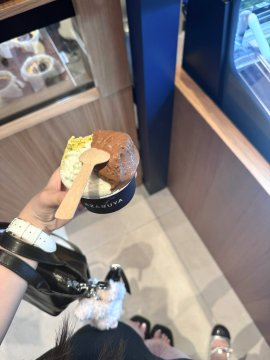 My friend said that ice cream is cold, so it has no calories and therefore will not make you fat.😂