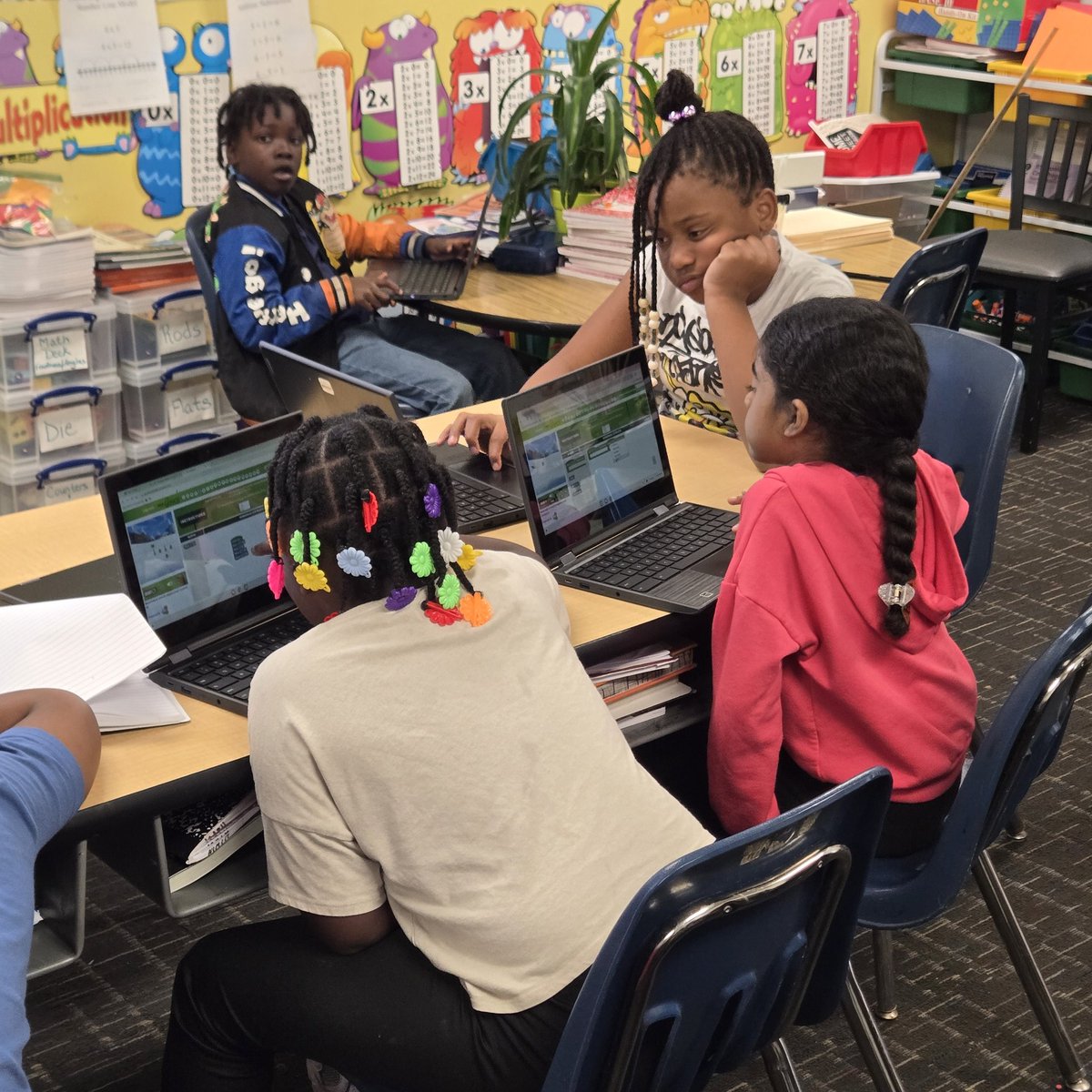 Smallblocktech's tweet image. Ms. Seranas Grade 3 class progressed today from unplugged coding to Coding With the Grinch via Hour of Code
@jennthomas75
@CradockES 
@ebracyPPS
@JolleyLa 
@hourofcode 
@PortsVASchools