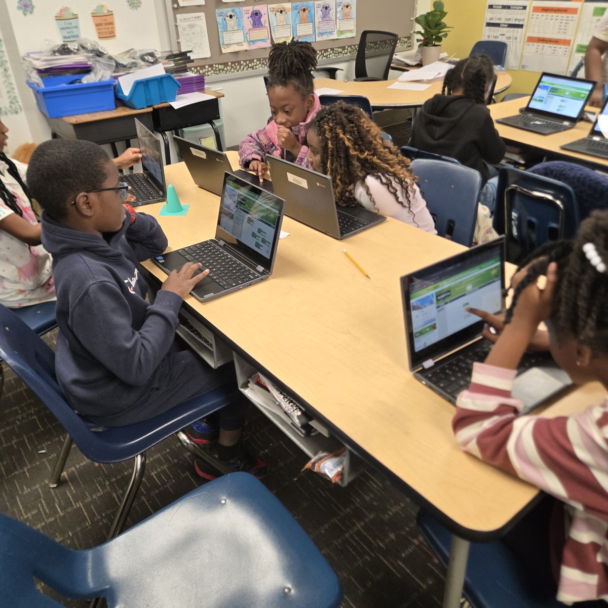 Smallblocktech's tweet image. Ms. Seranas Grade 3 class progressed today from unplugged coding to Coding With the Grinch via Hour of Code
@jennthomas75
@CradockES 
@ebracyPPS
@JolleyLa 
@hourofcode 
@PortsVASchools