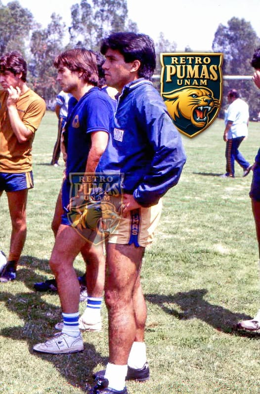 Mauricio Peña QEPD y <a href="/raulservin17/">Raul Servin Monetti</a> dos excelentes canteranos de Pumas, en una #FotoRetro durante un entrenamiento en la campaña 84-85.