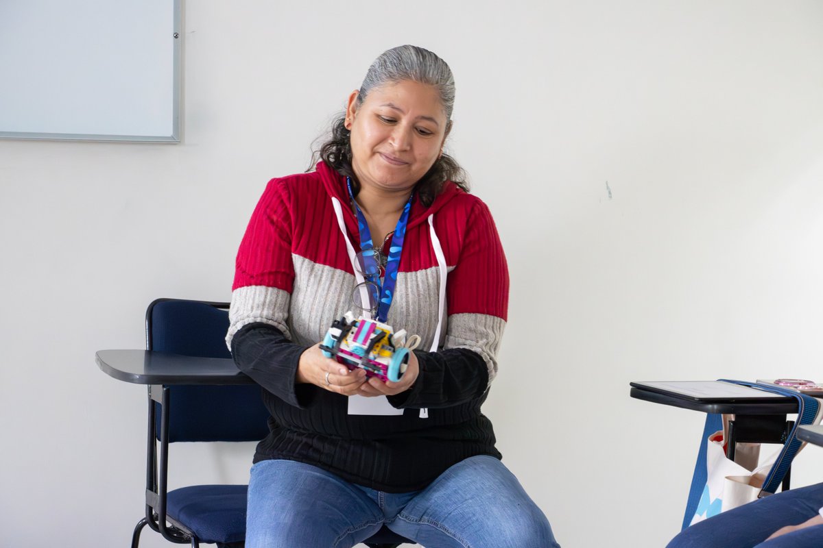 SoyRobotiX's tweet image. 💡 ¡Participamos en The Anglo Professional Educational Conference 2025!

Compartimos con docentes cómo nuestros programas STEM transforman la enseñanza de la ciencia y la tecnología. 🤖📚

¡Gracias por la invitación! 💫

#RobotiX #STEM #DocentesSTEM #EducaciónInnovadora