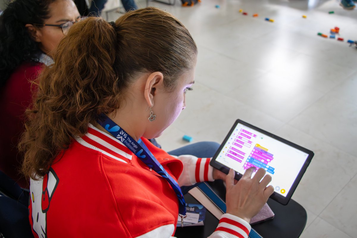 SoyRobotiX's tweet image. 💡 ¡Participamos en The Anglo Professional Educational Conference 2025!

Compartimos con docentes cómo nuestros programas STEM transforman la enseñanza de la ciencia y la tecnología. 🤖📚

¡Gracias por la invitación! 💫

#RobotiX #STEM #DocentesSTEM #EducaciónInnovadora