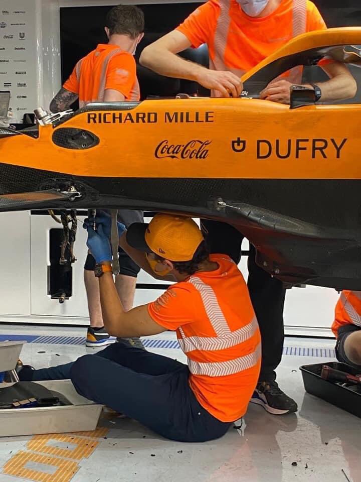 lhfr44n's tweet photo. la mayor vergüenza del deporte no es que lando norris esté peleando un wdc, es que mclaren tiene 2 wcc consecutivos A COSTILLA DE LANDO NORRIS QUE SE FUMÓ ESE EQUIPO MEDIOCRE POR 7 AÑOS para que ahora le den la espalda de la forma más ALEVOSA que se haya visto, son un asco https://t.co/YtCj3Dvqsq