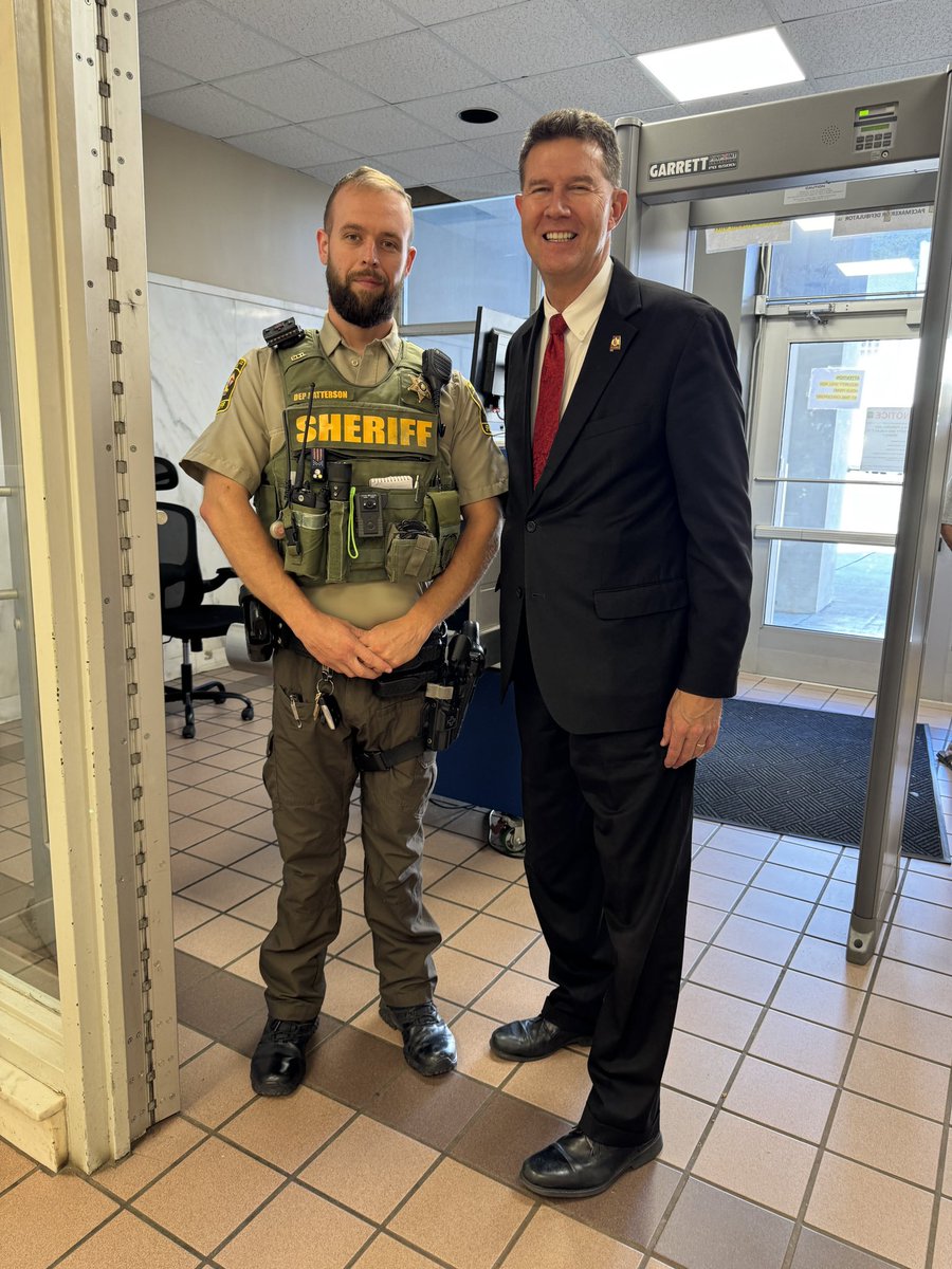 JohnHMerrill's tweet image. During my visit to the #MarshallCounty Courthouse today I had the privilege to meet Deputy Patterson! He is an outstanding young public servant who shares deep roots in Northeast Alabama just like I do! We are both natives of the Randolph/Cleburne County area! #All67 #ALPolitics