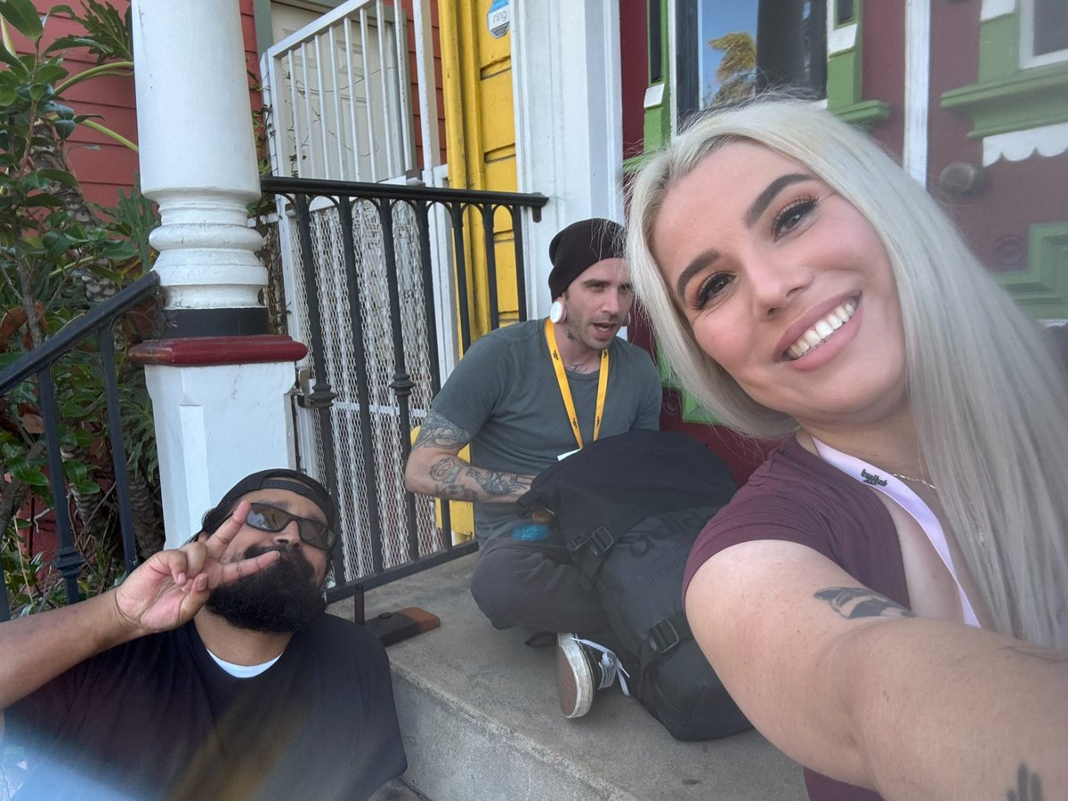 Stoop sitting with <a href="/HalfMetalFox/">HalfMetalFox</a> and <a href="/Buck_WildTTV/">Buck_WildTTV</a>
