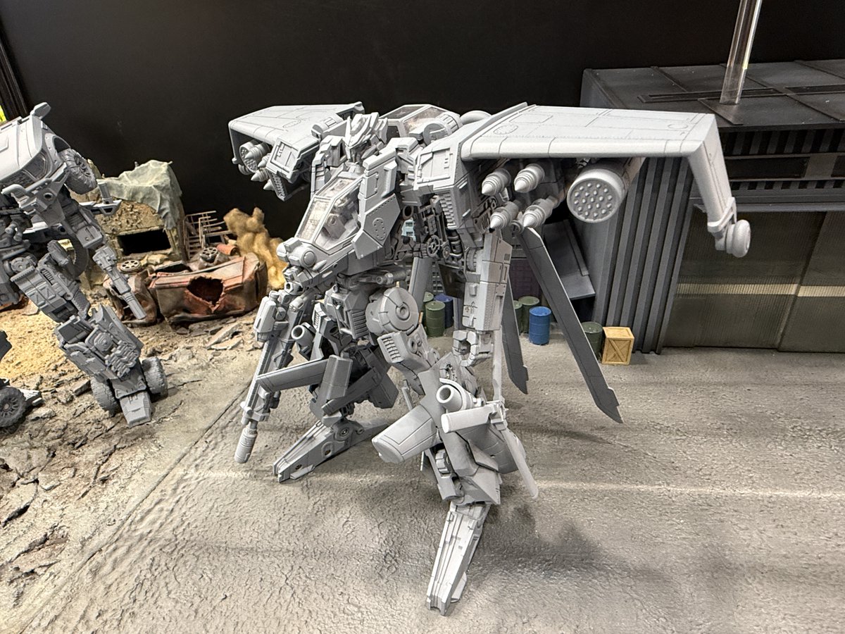 TF_pr's tweet image. TRANSFORMERS
NEW SERIES
━━━━━━━━━━━━━━━━━━━━━━━━
◥◣TRANSFORMERS OVERGEAR◢◤
OG-01 アイアンハイド
OG-02 ブラックアウト
第63回全日本模型ホビーショーのT-SPARKブースにてグレーサンプルを展示中!
全日本模型ホビーショーの詳細はこちら↓…