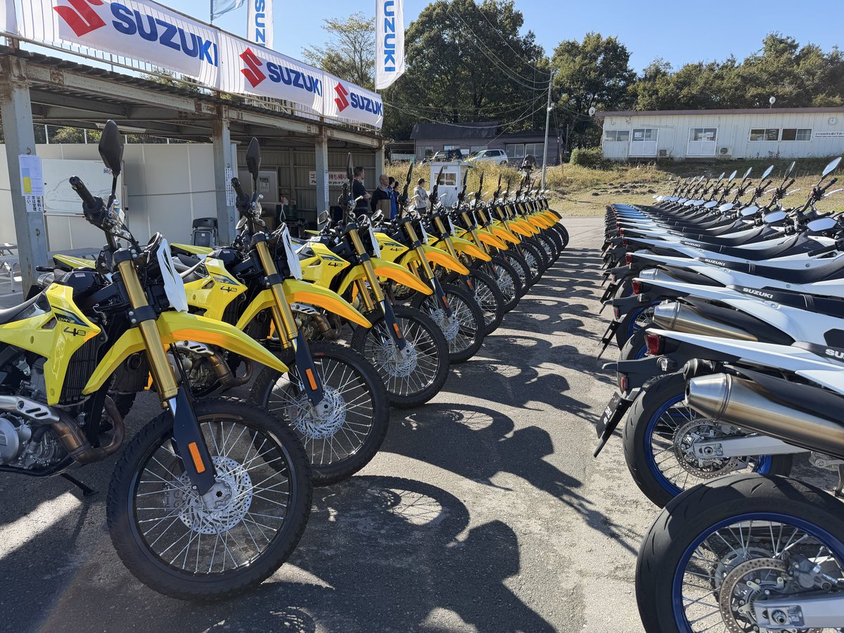 ホワイトベース公式　バイク tweet media